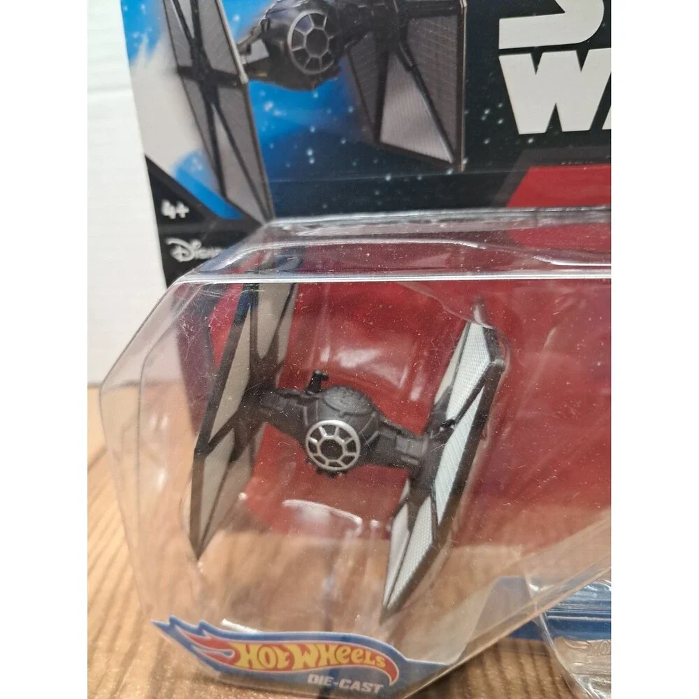 2015 Star Wars First Order TIE Fighter Hot Wheels Starship & Flight Stand Sealed